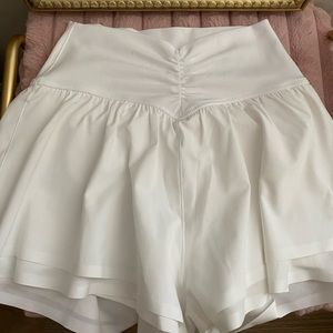 White arie/offline shorts XS
